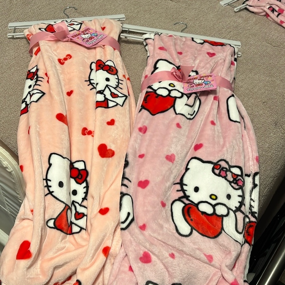 Hello Kitty heart blankets
